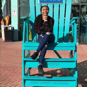 Meet your Posher, Aisha